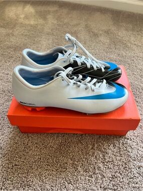 Nike Womens Mercurial Miracle FG Soccer Cleats - Size 7.5 - Platinum/Black/Blue